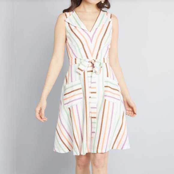 Modcloth Looking Back Sleeveless Dress in Medium - Picture 3 of 4